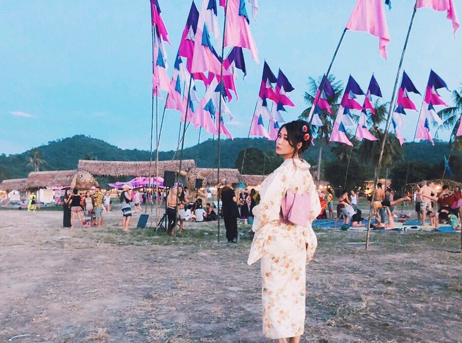 Customer wearing Sumo Vintage